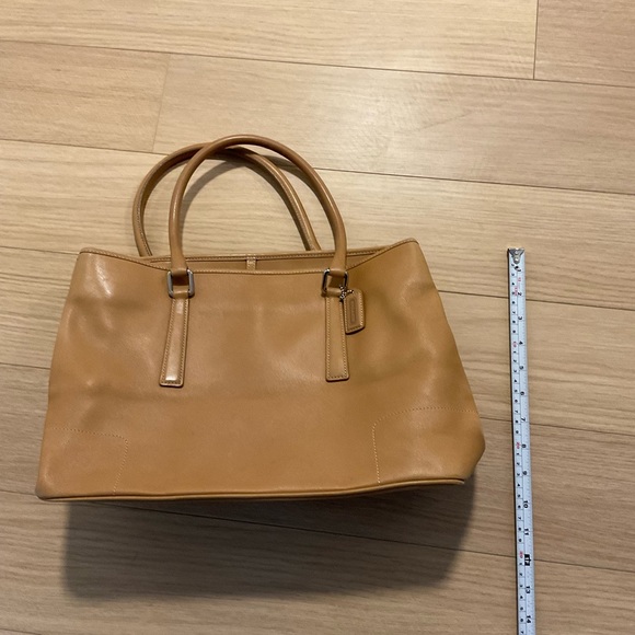 Vintage Coach leather tan tote - Picture 13 of 15